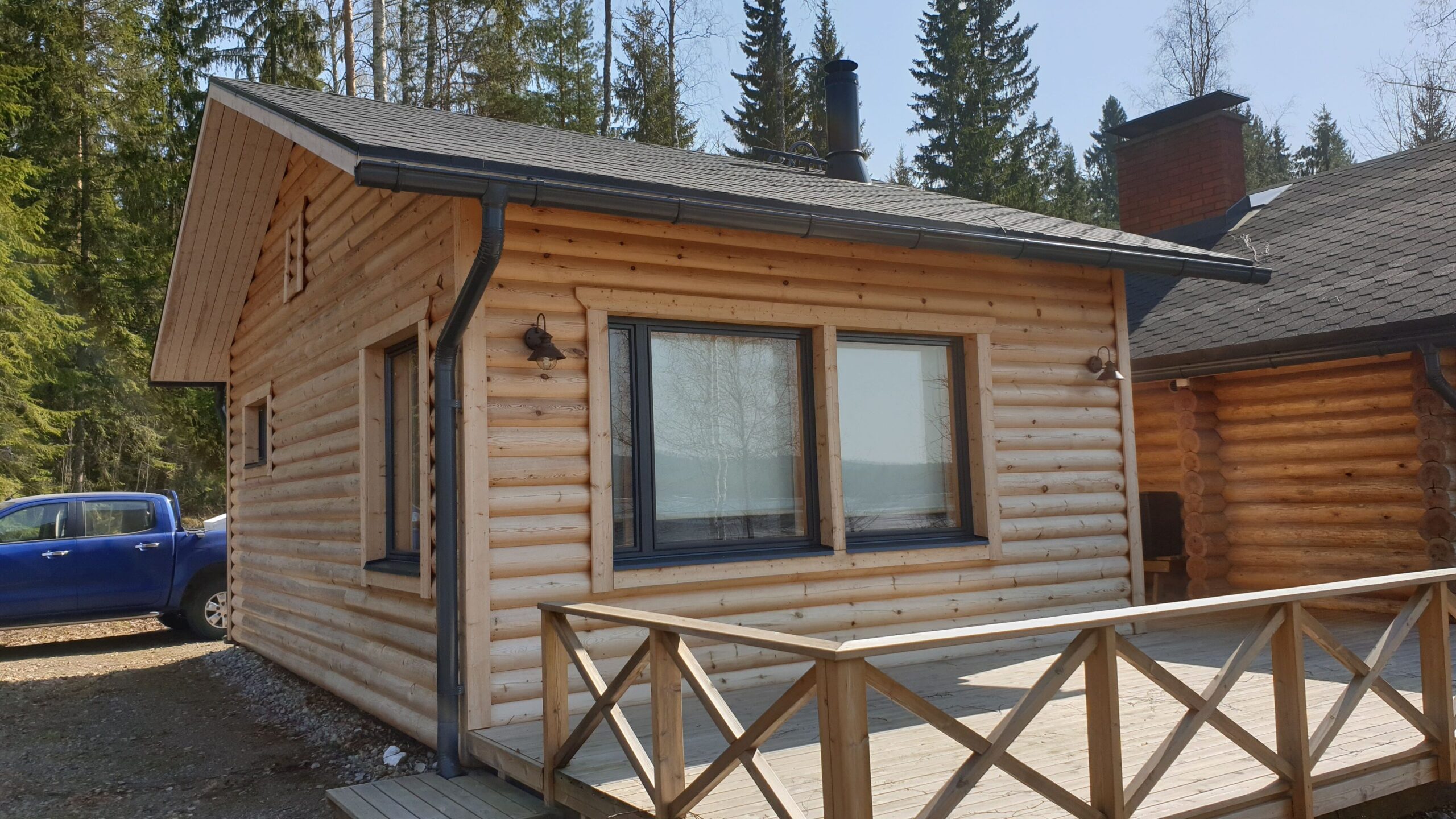 Hirsiseinän käsittely